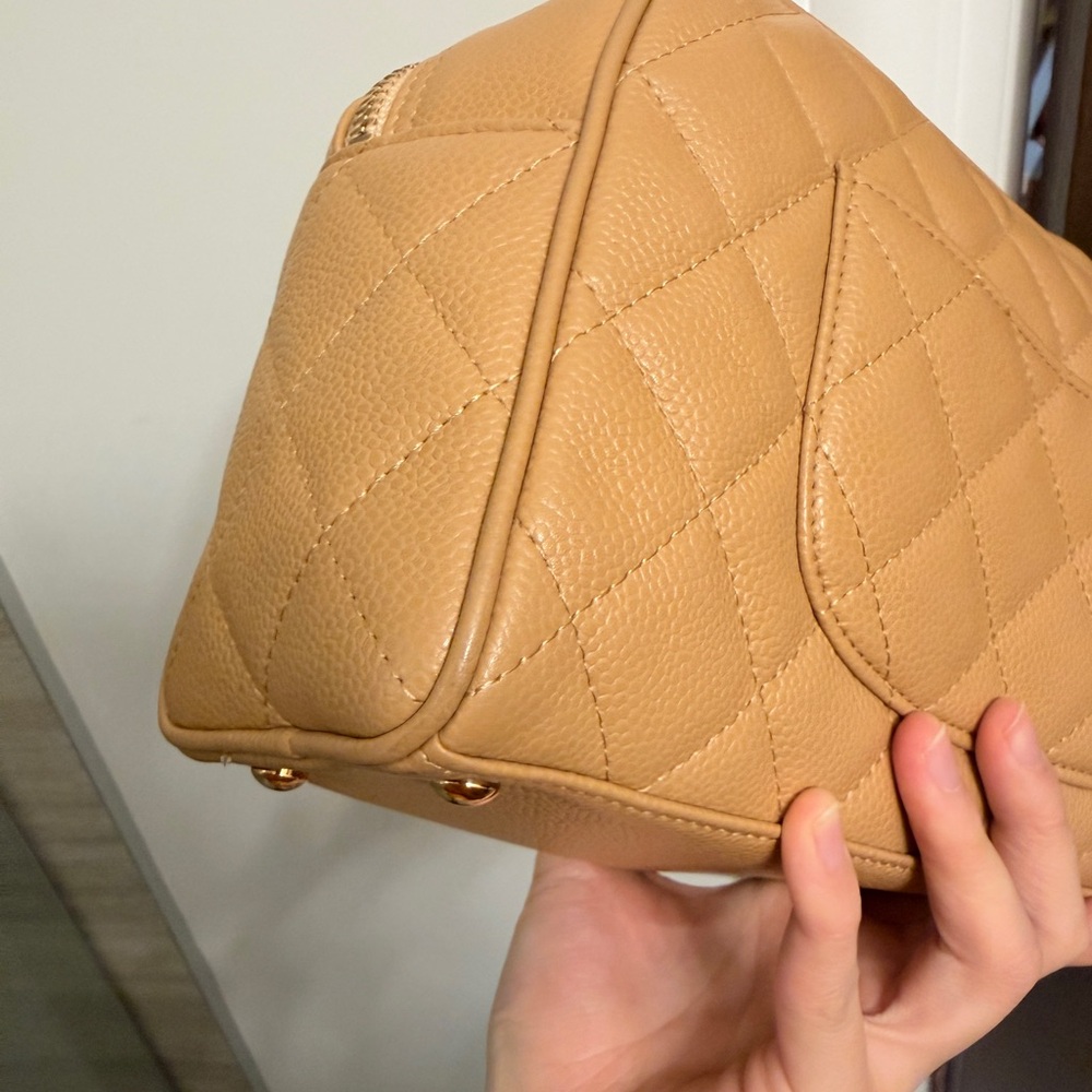Chanel vintage beige caviar leather CC Quilted Leather Boston handle Handbag - Picture 5 of 8
